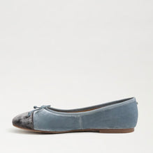 Load image into Gallery viewer, Alie Silk Velvet Flat