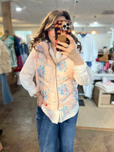 Load image into Gallery viewer, Floral Printed Vest with Hood
