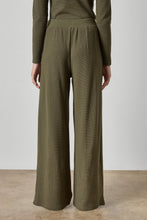 Load image into Gallery viewer, Full Length Pleated Pant
