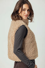 Load image into Gallery viewer, Sherpa Cecily Vest
