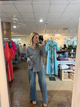 Load image into Gallery viewer, Seaport Button Up Top
