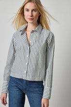 Load image into Gallery viewer, Straight Fit Short Button Down
